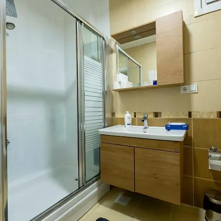 Appartement Spacious 5br Sea View With Balcony & Elevator
